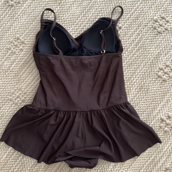 Garnett Hill skirted swimsuit - Picture 2 of 4